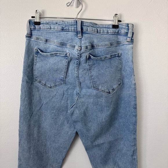 Gap womens light wash button fly high rise 14/32 long - Picture 4 of 6